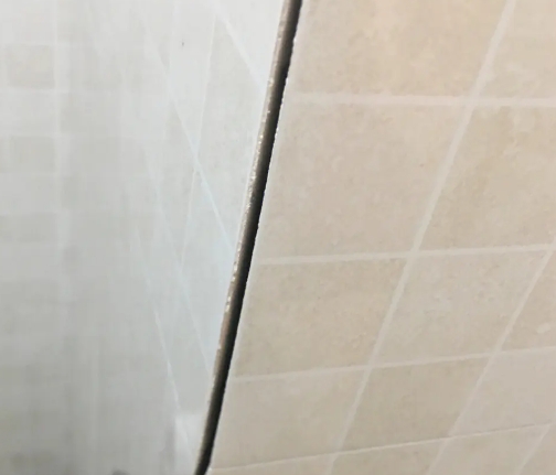 霍州瓷砖空鼓维修公司分享阳台瓷砖脱落的修复过程可以分为以下几个步骤