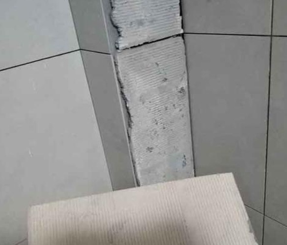 霍州瓷砖空鼓维修公司分享下厨房瓷砖脱落的补救措施。